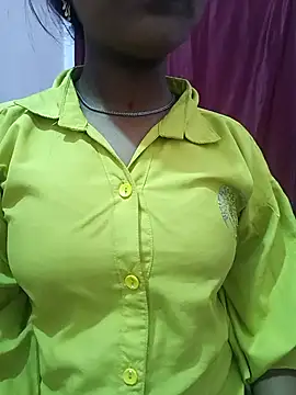 Snapshot of pari_rani7 chatting on 8, 4, 2026 pari rani7 online show from 8, 4, 2026