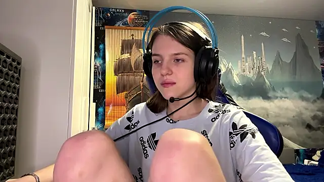 Elira Breeze online show from 4, 3, 2026