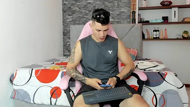 BooyHott  online show from 9, 1, 2026