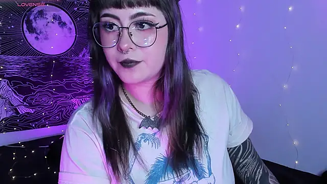 Snapshot of Hallucigenia_ chatting on 6, 2, 2026 Hallucigenia online show from 6, 2, 2026