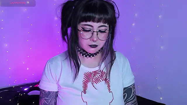 Snapshot of Hallucigenia_ chatting on 1, 3, 2026 Hallucigenia online show from 1, 3, 2026