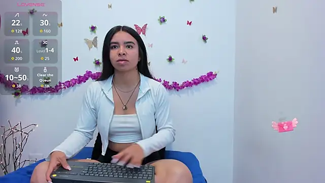 Snapshot of Annniie22 chatting on 13, 10, 2025 Annniie22 online show from 13, 10, 2025