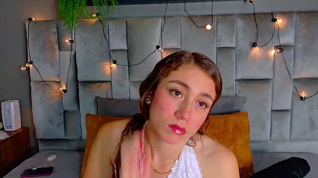 Snapshot of MyApril__ chatting on 7, 5, 2026 MyApril online show from 7, 5, 2026