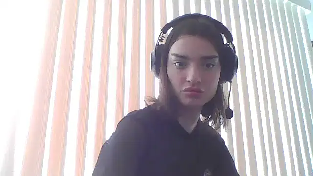 Snapshot of Luna_Samosienko chatting on 5, 10, 2025 Luna Samosienko online show from 5, 10, 2025