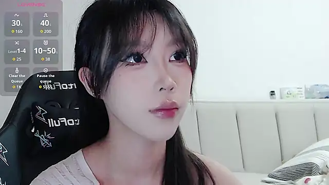 Snapshot of Puppy-12 chatting on 16, 11, 2025 Puppy-12 online show from 16, 11, 2025