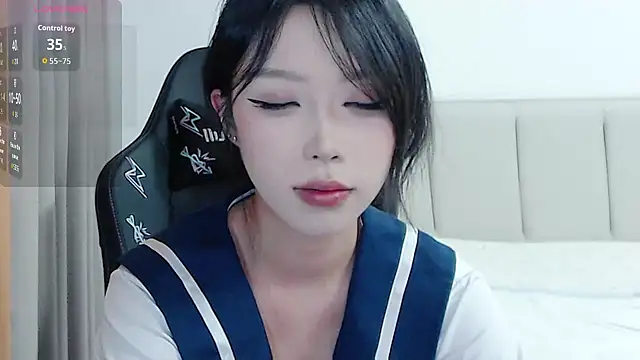 Snapshot of Puppy-12 chatting on 17, 12, 2025 Puppy-12 online show from 17, 12, 2025