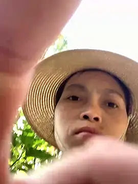 Halyy xx online show from 29, 10, 2025