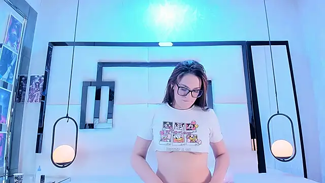 Snapshot of SerenaWild1 chatting on 5, 10, 2025 SerenaWild1 online show from 5, 10, 2025