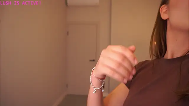 Snapshot of AdrianaCoenen chatting on 22, 10, 2025 AdrianaCoenen online show from 22, 10, 2025