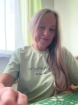 Snapshot of B_i_r_d_i_e chatting on 20, 9, 2025 B i r d i e online show from 20, 9, 2025