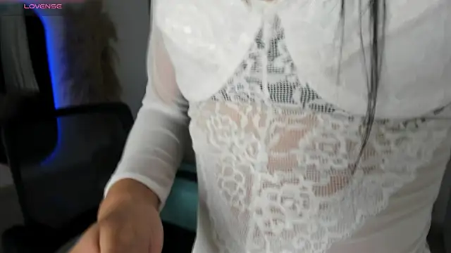 Snapshot of ArySweet69 chatting on 28, 11, 2025 ArySweet69 online show from 28, 11, 2025