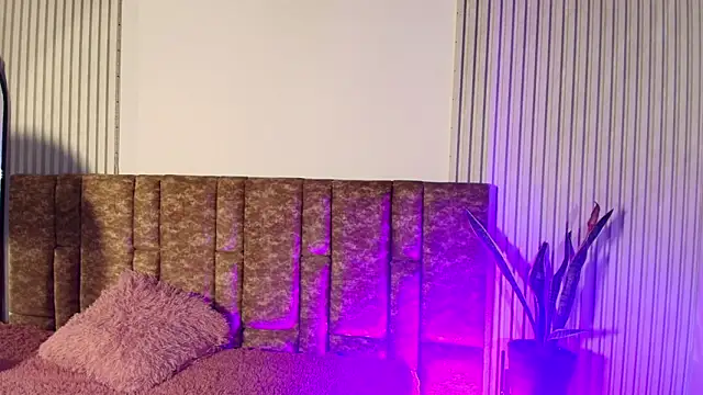 Snapshot of Missdionne_curly chatting on 3, 3, 2026 Missdionne curly online show from 3, 3, 2026