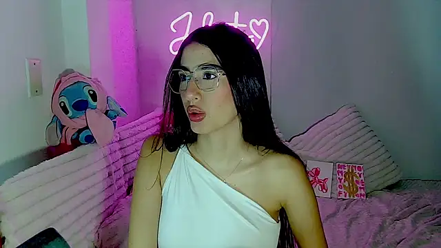 Snapshot of Julieta_Duque chatting on 27, 9, 2025 Julieta Duque online show from 27, 9, 2025