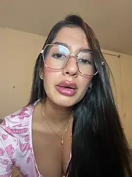 Snapshot of Julieta_Duque chatting on 10, 6, 2026 Julieta Duque online show from 10, 6, 2026