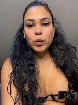 Snapshot of FOX_LATINA chatting on 28, 4, 2026 FOX LATINA online show from 28, 4, 2026