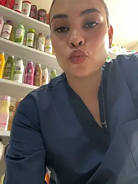 Snapshot of FOX_LATINA chatting on 12, 5, 2026 FOX LATINA online show from 12, 5, 2026