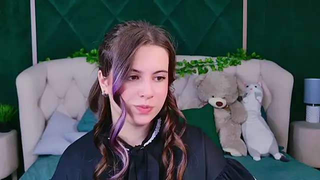 Akira Halls online show from 15, 11, 2025