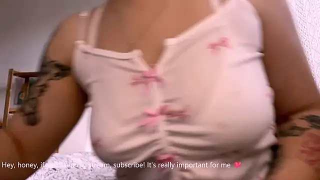 Snapshot of SabrinaFolts chatting on 3, 10, 2025 SabrinaFolts online show from 3, 10, 2025