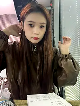 Snapshot of YY-27 chatting on 4, 11, 2025 YY-27 online show from 4, 11, 2025