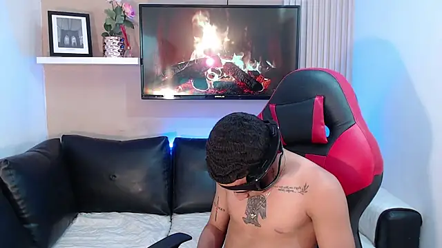 Snapshot of DEIV2_ chatting on 25, 11, 2025 DEIV2 online show from 25, 11, 2025