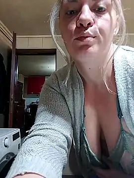 Snapshot of Mommygetnaughty chatting on 25, 10, 2025 Mommygetnaughty online show from 25, 10, 2025