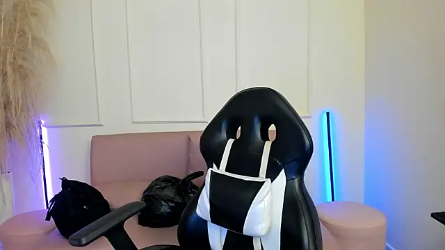 emiilyy cute online show from 25, 9, 2025