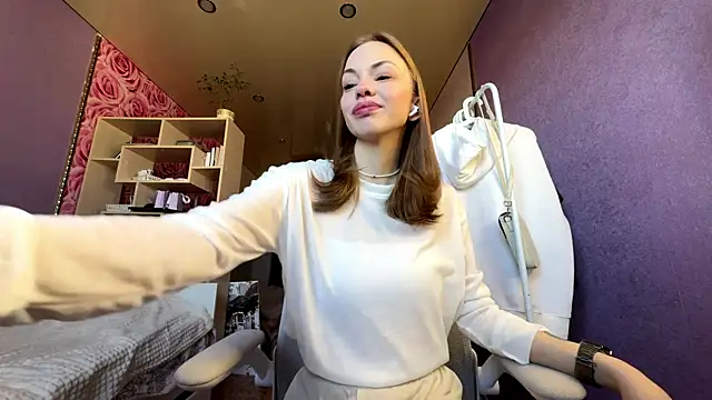 SofiaSmiles online show from 29, 9, 2025