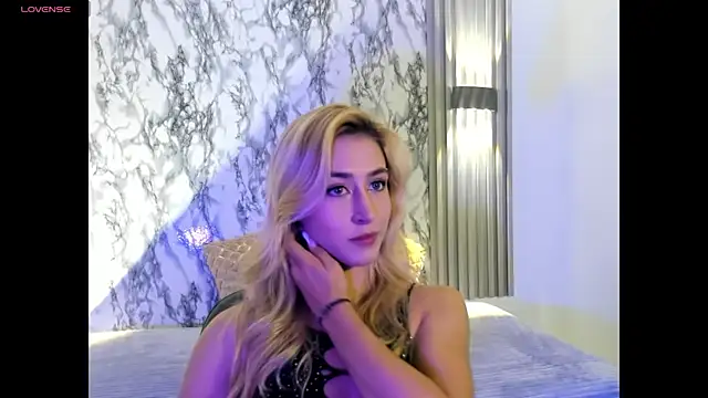 Snapshot of Dulcinea_2 chatting on 4, 11, 2025 Dulcinea 2 online show from 4, 11, 2025