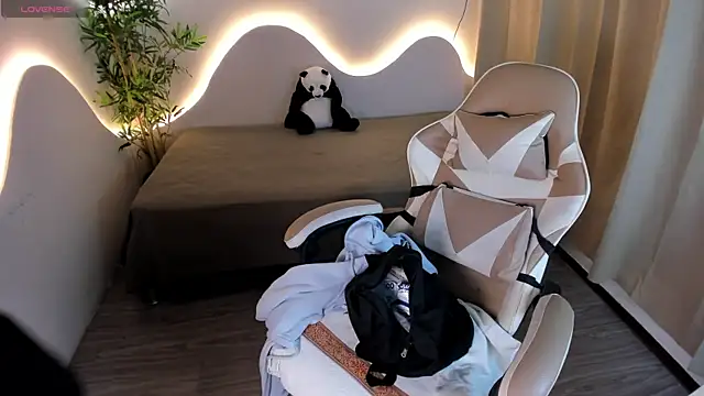 kehlannis  online show from 5, 11, 2025