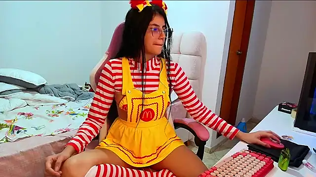 Snapshot of Julieta_Rose19 chatting on 31, 10, 2025 Julieta Rose19 online show from 31, 10, 2025