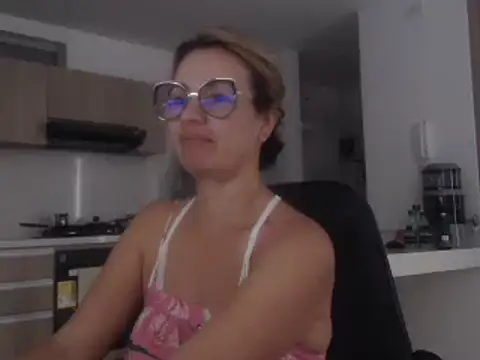 Snapshot of LovePaula chatting on 15, 12, 2024 LovePaula online show from 15, 12, 2024
