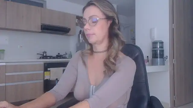 LovePaula online show from 14, 12, 2025