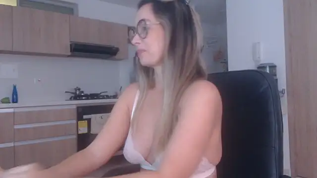 LovePaula online show from 4, 2, 2026