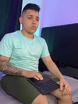 Snapshot of BoomChikaWow chatting on 3, 11, 2025 BoomChikaWow online show from 3, 11, 2025