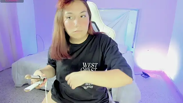 Snapshot of Isabela_saenz chatting on 8, 10, 2025 Isabela saenz online show from 8, 10, 2025