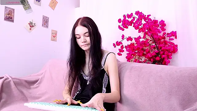 Snapshot of chatting on 22, 10, 2025 online show from 22, 10, 2025