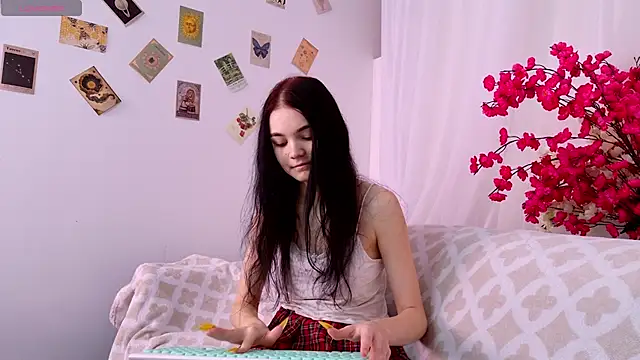 Snapshot of chatting on 25, 10, 2025 online show from 25, 10, 2025