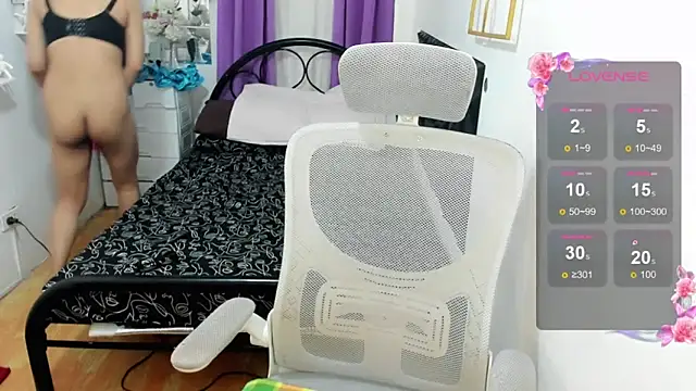 Snapshot of Lovely_naughtyLeii chatting on 2, 2, 2026 Lovely naughtyLeii online show from 2, 2, 2026