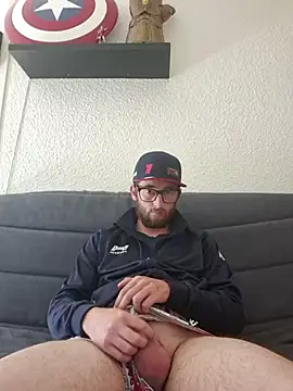 nymphomaniecouple online show from 15, 4, 2026