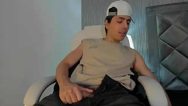 dylan cross  online show from 13, 11, 2025