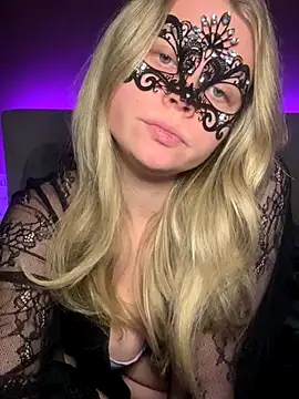 Snapshot of Cherrycolada chatting on 3, 11, 2025 Cherrycolada online show from 3, 11, 2025