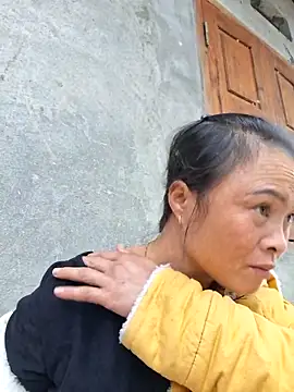 xuxulovezz online show from 24, 10, 2025