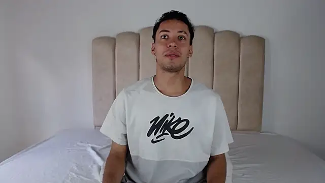 aroncooper1 online show from 11, 11, 2025