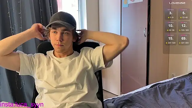 Snapshot of luca_syn chatting on 28, 9, 2025 luca syn online show from 28, 9, 2025