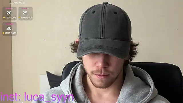 Snapshot of luca_syn chatting on 17, 10, 2025 luca syn online show from 17, 10, 2025