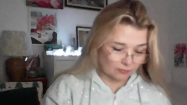 Snapshot of Myrienna chatting on 30, 11, 2025 Myrienna online show from 30, 11, 2025