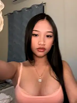 Snapshot of Bunny72772 chatting on 18, 12, 2025 Bunny72772 online show from 18, 12, 2025