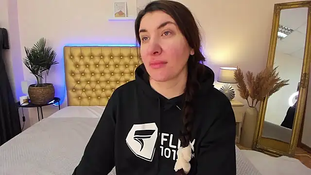 TrishaDarks online show from 1, 2, 2026