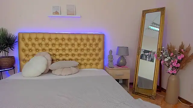 TrishaDarks online show from 6, 3, 2026