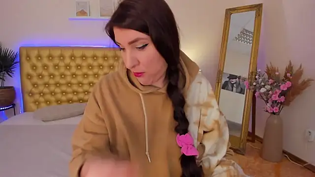 TrishaDarks online show from 12, 3, 2026